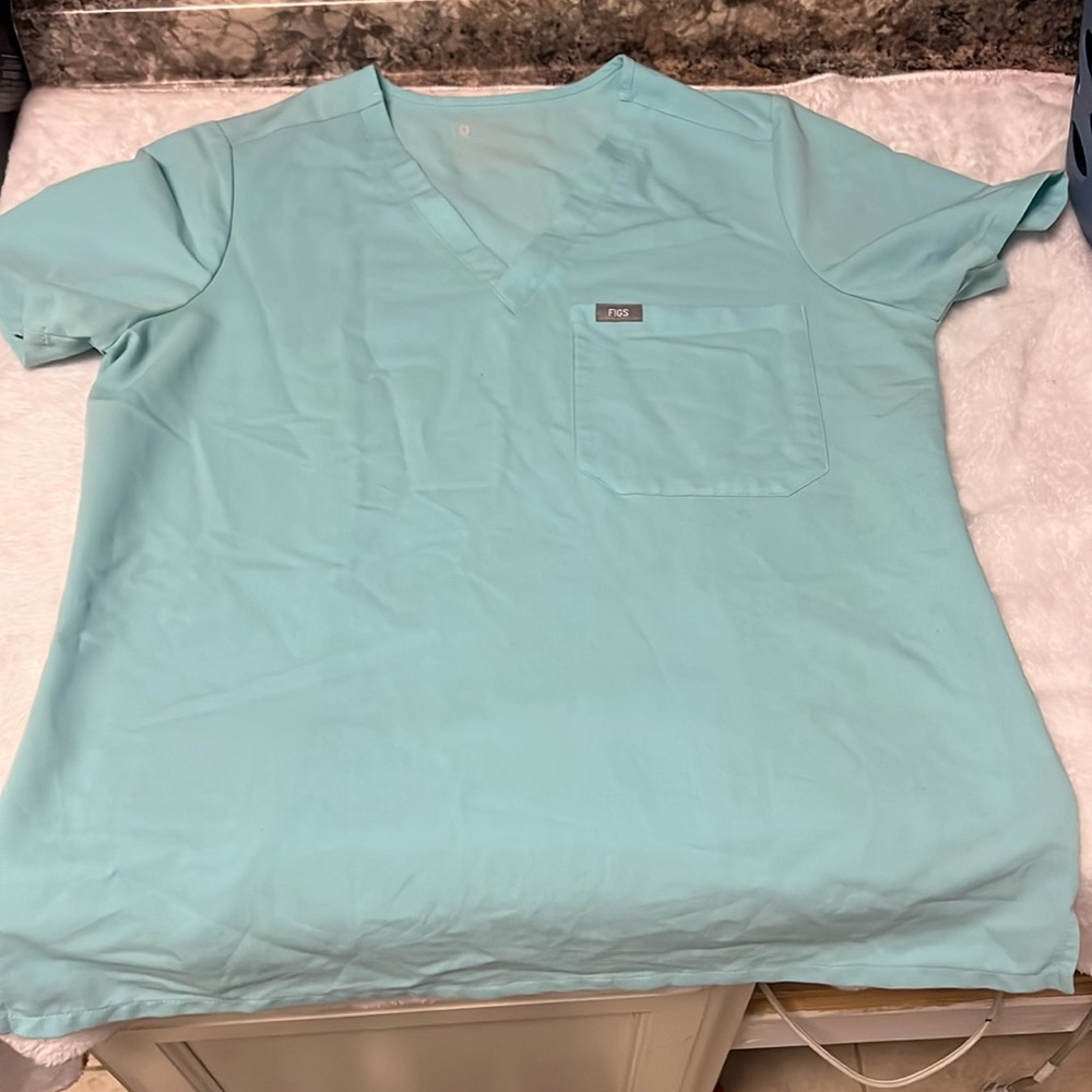 Medium 1 pocket FIGS scrub top